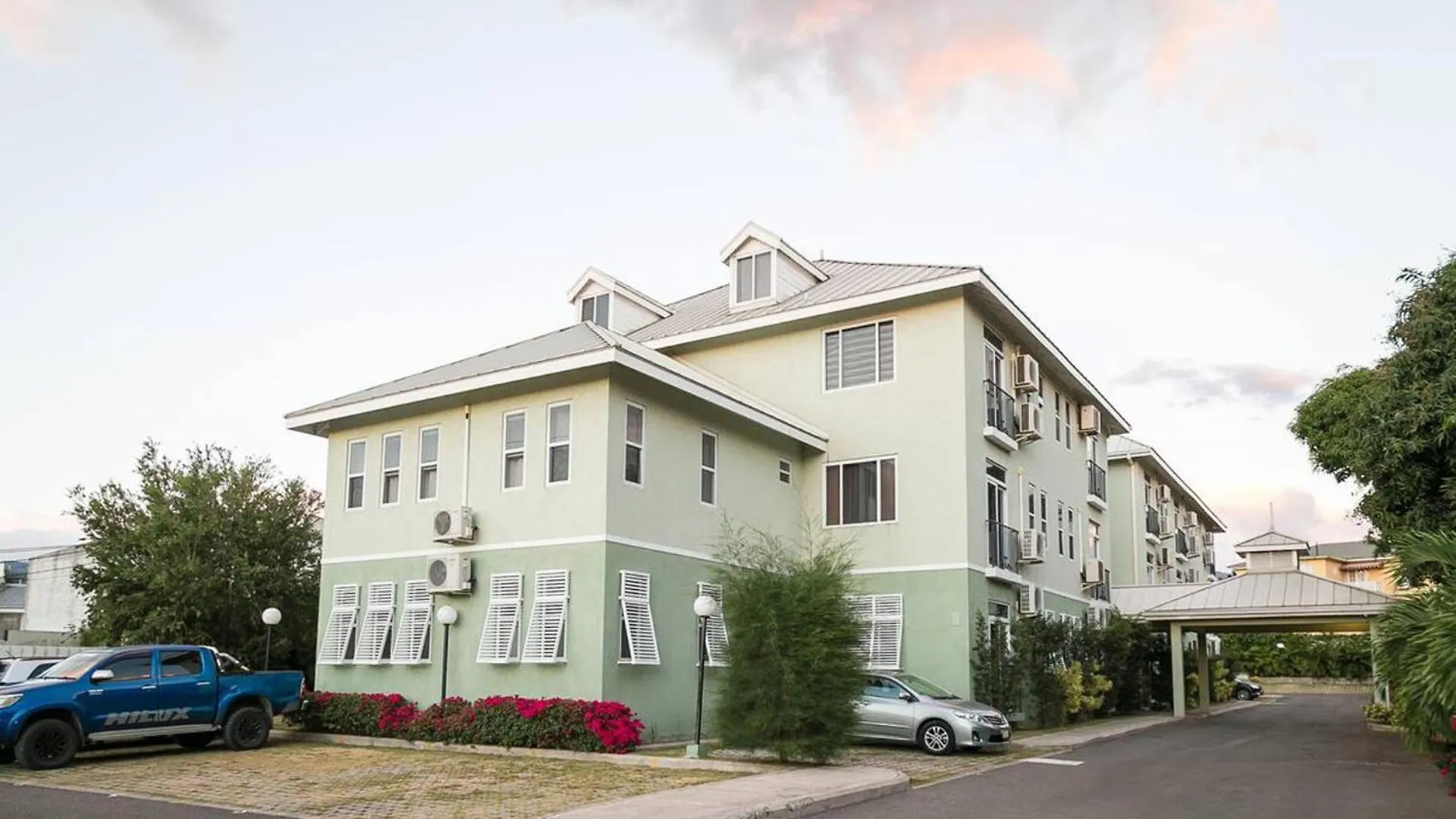 Smart Haven Studios In Kingston 0*,  Jamaica